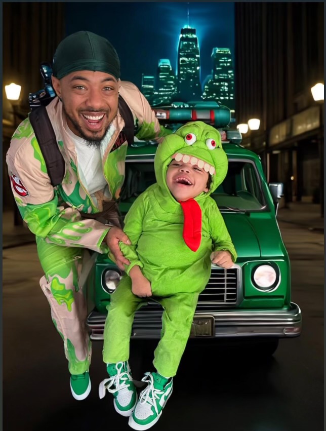 Ray G and Avn in matching costumes